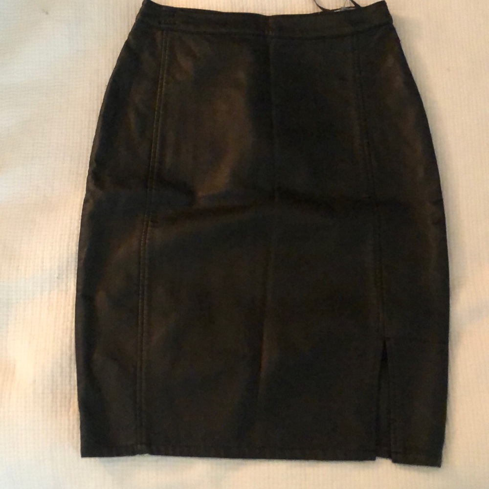 Natalie Suarez black Vegan Leather Skirt size 2